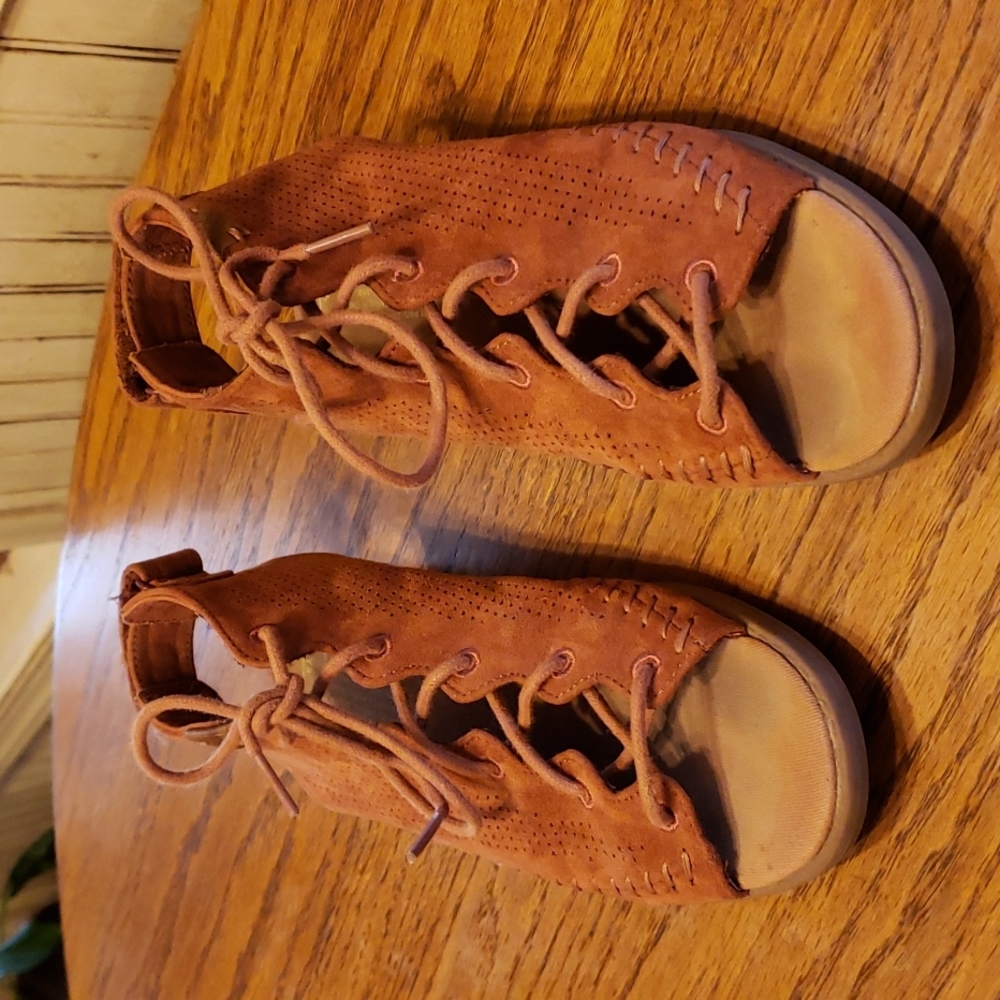 Toms Uma Ginger Perforated sandals Size Y5